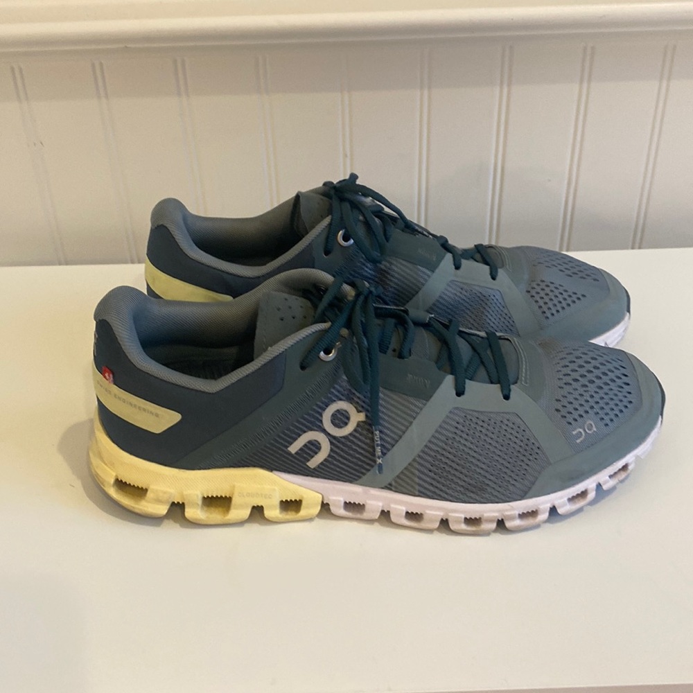 On cloud cloudtec shoes